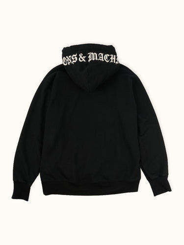 Buzo Hoodie Demons & Machines confeccionado en rústico de algodón de buen peso, con puños tejidos en morley al tono en mangas y bajo ruedo. Capucha ajustable mediante cordón. Bordados marcarios en altura 3D con hilo a contratono. 100% Algodón. #color_negro