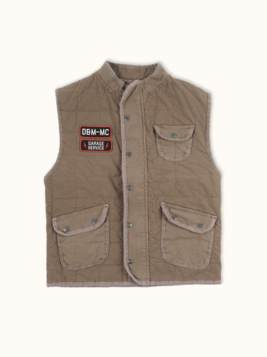 Chaleco Tyron de Demons & Machines, confeccionado en gabardina de algodón matelaseada. #color_camel