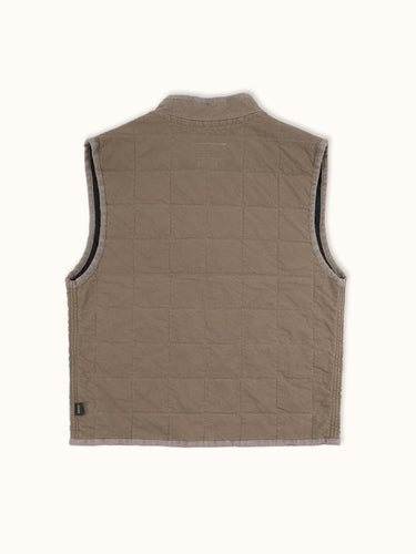 Chaleco Tyron de Demons & Machines, confeccionado en gabardina de algodón matelaseada. #color_camel