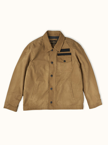 Campera de Demons & Machines confeccionada en gabardina con proceso industrial de arenado sobre prenda terminada. #color_camel