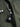 Campera confeccionada en canvas pesado de algodón, con cuello en corderoy a contratono. Acceso frontal con cierre de metal oculto y mosquetones de metal a la vista. Este detalle está inspirado en los uniformes de los bomberos, sirven principalmente para cerrar de forma segura y rápida las prendas, garantizando que no se abran durante la emergencia, además de resistir altas temperaturas. #color_verde