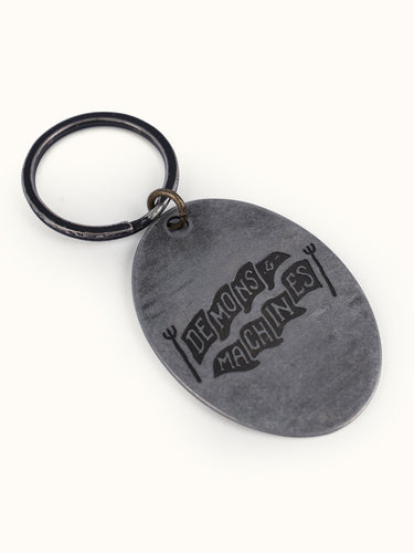 Llavero Sinclair de Demons & Machines con diseño de motocicleta y detalles en metal, ideal para accesorios de llaves.