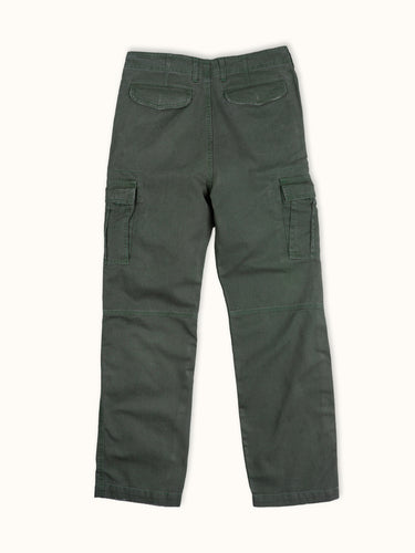 Pantalón cargo Benson de Demons & Machines en estilo militar, con múltiples bolsillos y diseño duradero para uso casual y outdoor. #color_verde