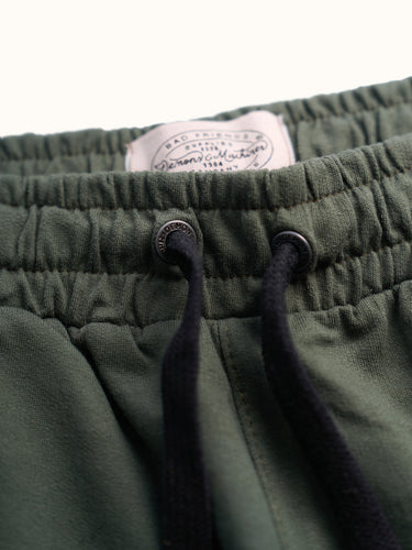 Pantalones jogger deportivos Demons & Machines, estilo casual y cómodo. #color_verde