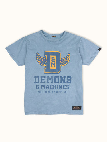 Remera Demons & Machines confeccionada en jersey de algodón peinado. Calce slim, manga corta y cuello en ribb. Proceso de teñido acid wash sobre prenda terminada, generando sobre la tela un look gastado imperfecto. Estampa frente y espalda con y técnica DTF.