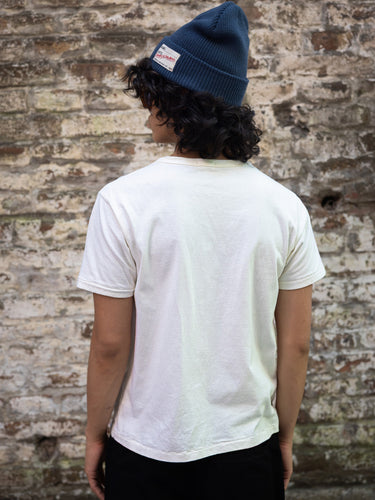 Remera DEMONS & MACHINES con bolsillo, 100% algodón pesado premium, estilo casual y moderno. #color_offwhite