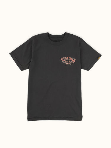 Remera slim DEMONS & MACHINES EAGLE, estampa gigante craqueada, algodón pesado peinado premium. #color_negro