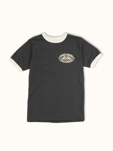 Remera deportiva Demons & Machines Speed, 100% algodón premium con cuello y puños combinados a contra tono con diseño moderno, estampa puff y ajuste cómodo para entrenamiento. #color_crudo