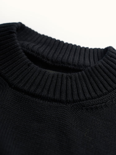 Sweater Demons & Machines de calce regular, tejido en hilado de puro algodón, con roturas localizadas. Proceso acid wash sobre prenda terminada, dandole un look gastado imperfecto. #color_negro