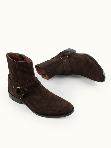 Botas negras Clark de Demons & Machines, calzado de estilo robusto con diseño moderno y detalles en cuero genuino. #color_marr-n