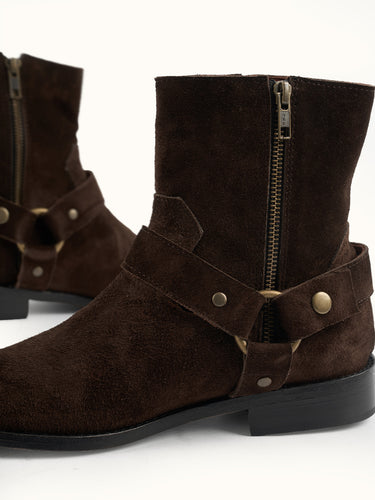 Botas negras Clark de Demons & Machines, calzado de estilo robusto con diseño moderno y detalles en cuero genuino. #color_marr-n
