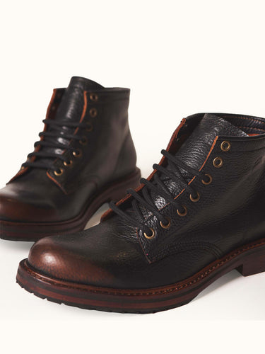 Prison Boot negra cuero frente - Demons & Machines