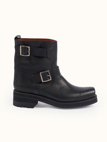Botas Police Rider de Demons & Machines, calzado de motociclista con diseño robusto y detalles en cuero negro.