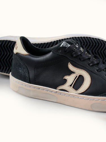 Zapatilla Denver Baja de Demons & Machines en color negro, calzado deportivo con diseño cómodo y resistente. #color_negro