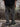 Pantalón cargo Benson de Demons & Machines, pantalones de carga con bolsillos grandes y diseño resistente en color oscuro. #color_verde