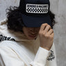Gorra trucker DEMONS & MACHINES, estilo casual con malla y visera curva #color_negro