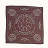 Pañoleta Ride Free de Demons & Machines, vista frontal con diseño en tela suave y etiqueta de la marca. #color_marr-n