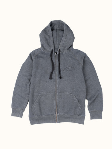 Campera Prescott Bordada confeccionada en frisa de algodón de buen peso, ideal para alto invierno, estilo casual y moderno.  #color_gris