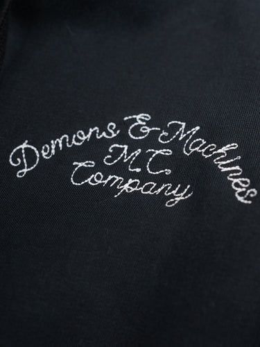 Campera Prescott Bordada confeccionada en frisa de algodón de buen peso, ideal para alto invierno, estilo casual y moderno. #color_negro