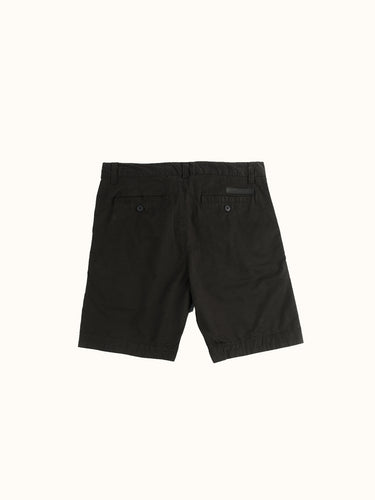 Bermuda chino Santa Cruz negra, vista de espalda. #color_negro