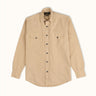 Camisa Greenville de Demons & Machines en color verde militar, calce regular y proceso de teñido sobre prenda terminada, logrando un look único y diferenciado. #color_camel