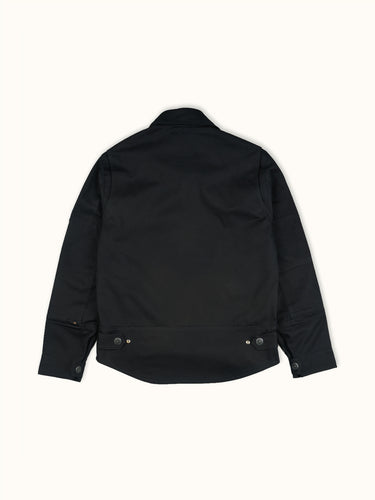 Campera Roswell de Demons & Machines, confeccionada en gabardina pesada. Incluye coderas con cierre para incorporar protección.