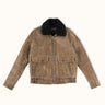 Campera estilo bomber confeccionada en cuero vacuno, con gastados artesanales sectorizados y cuello de piel desmontable. Calce regular. El corte y confección de cada una de nuestras camperas de cuero se lleva a cabo de manera artesanal.