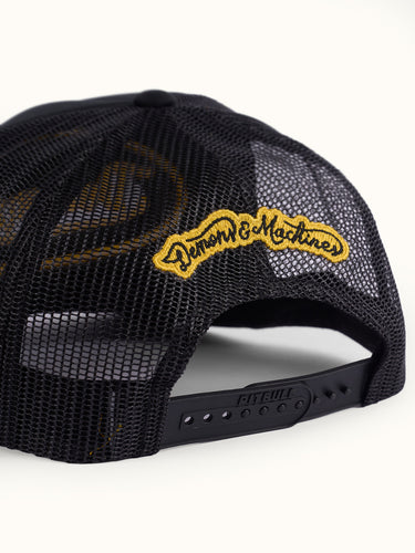 Gorra Podium II de Demons & Machines, estilo casual con malla y visera curva #color_negro
