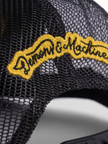 Gorra Podium II de Demons & Machines, estilo casual con malla y visera curva #color_negro