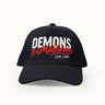 Gorra trucker Demons & Machines vista en la imagen, con malla y diseño clásico.