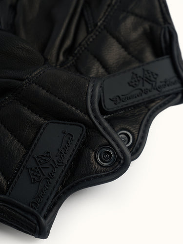 Guantes DEMONS & MACHINES Redwood de cuero negro con detalles resistentes y diseño ergonómico.