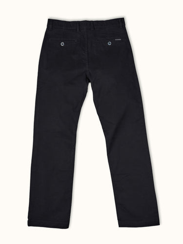 Pantalón japo relajado de la marca Demons & Machines, pantalones de estilo casual y cómodo, vista frontal.  #color_negro