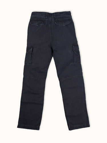 Pantalón cargo negro Benson de Demons & Machines con múltiples bolsillos y diseño resistente, vista frontal en la imagen. #color_negro