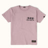 Remera rosa DEMONS & MACHINES Palermo Address con diseño en la parte frontal, tela suave 100% algodón, con diseño estampado grande en serigrafía y corte cómodo.