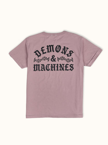 Remera con diseño de cadena de DEMONS & MACHINES 100% algodón premium, con diseño estampado en frente y dorso en serigrafía puff. #color_rosa