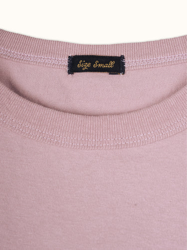 Remera con diseño de cadena de DEMONS & MACHINES 100% algodón premium, con diseño estampado en frente y dorso en serigrafía puff. #color_rosa