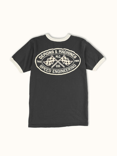 Remera deportiva Demons & Machines Speed, 100% algodón premium con cuello y puños combinados a contra tono con diseño moderno, estampa puff y ajuste cómodo para entrenamiento. #color_crudo