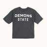 Remera Demons & Machines manga corta calce relaxed, con hombro caído, confeccionada en Jersey de algodón peinado. Estampa al frente con corrosión y roturas localizadas. Stone wash sobre prenda terminada, dandole un look gastado imperfecto a la tela y a la estampa. #color_negro