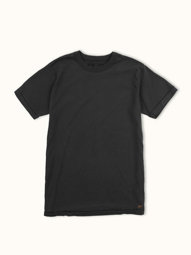 Remera slim Demons & Machines, 100% algodón pesado premium, con bordado inferior de marca, tela suave y ajustada para estilo casual. #color_negro