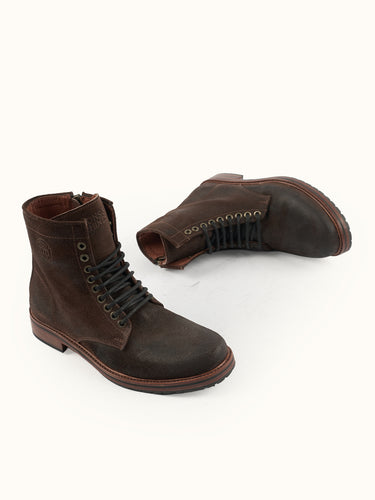 Borcego Dawson de Demons & Machines, calzado con suela visible en vista lateral, color marrón y diseño clásico. #color_chocolate