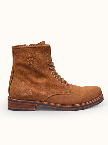 Borcego Dawson de Demons & Machines, calzado de cuero con suela vista, en color oscuro y diseño resistente para uso casual. #color_suela