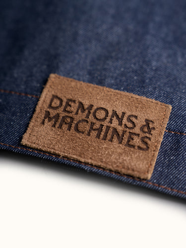 Campera Tokio Raw de Demons & Machines, diseño moderno en color oscuro, con detalles de inspiración japonesa.